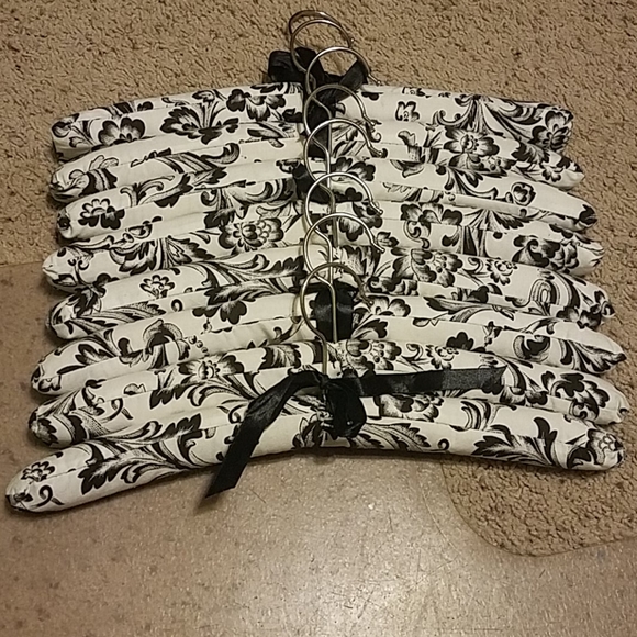 Set of 8 Padded Cloth Black & White Hangers